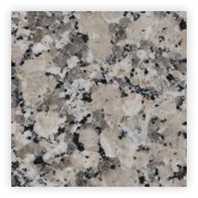 Texte en granit avec des nuances de gris.
