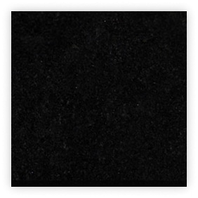 Fond noir uniforme.
